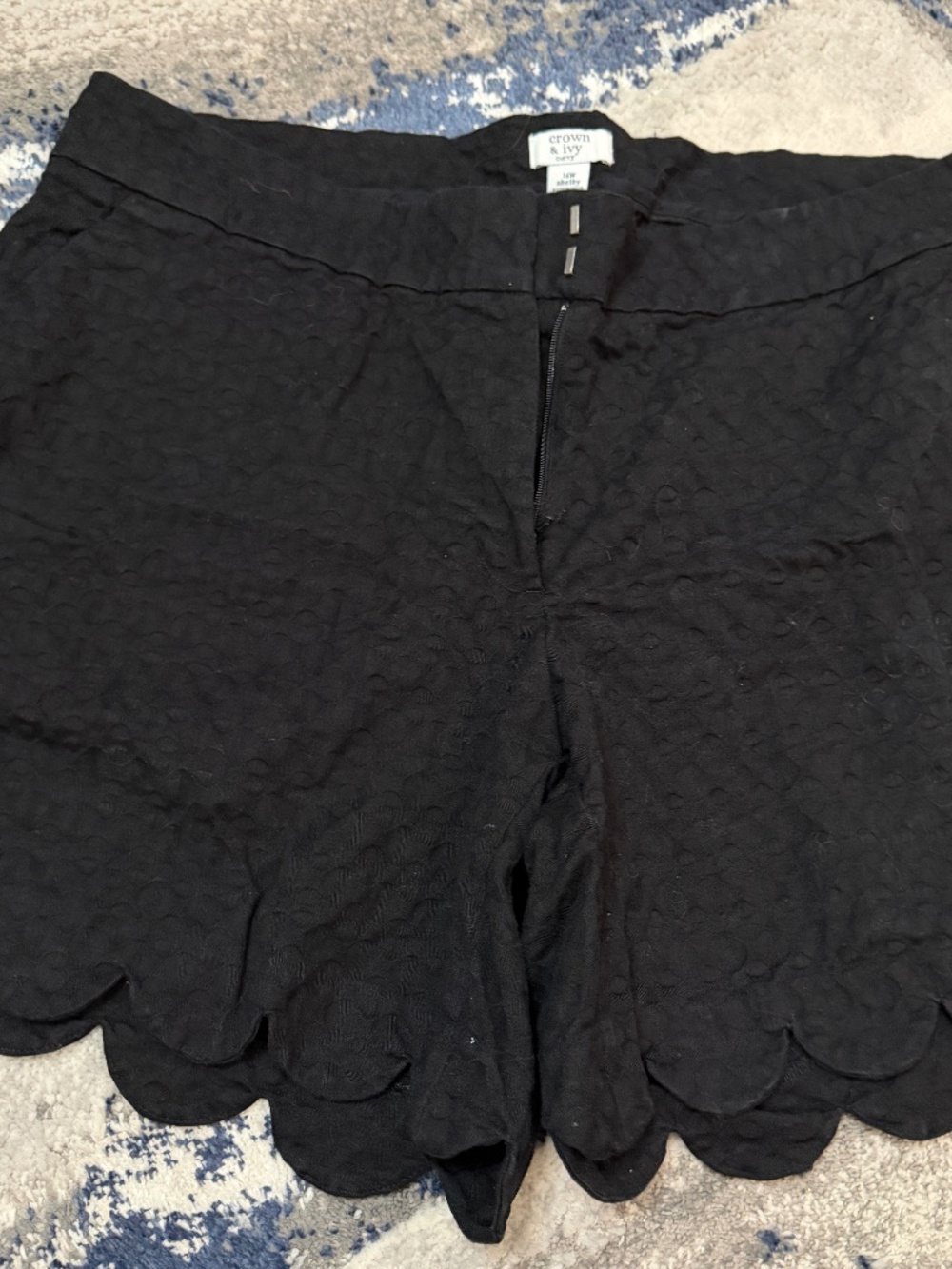 Crown & Ivy Curvy Black Scalloped Shorts 16W Textured